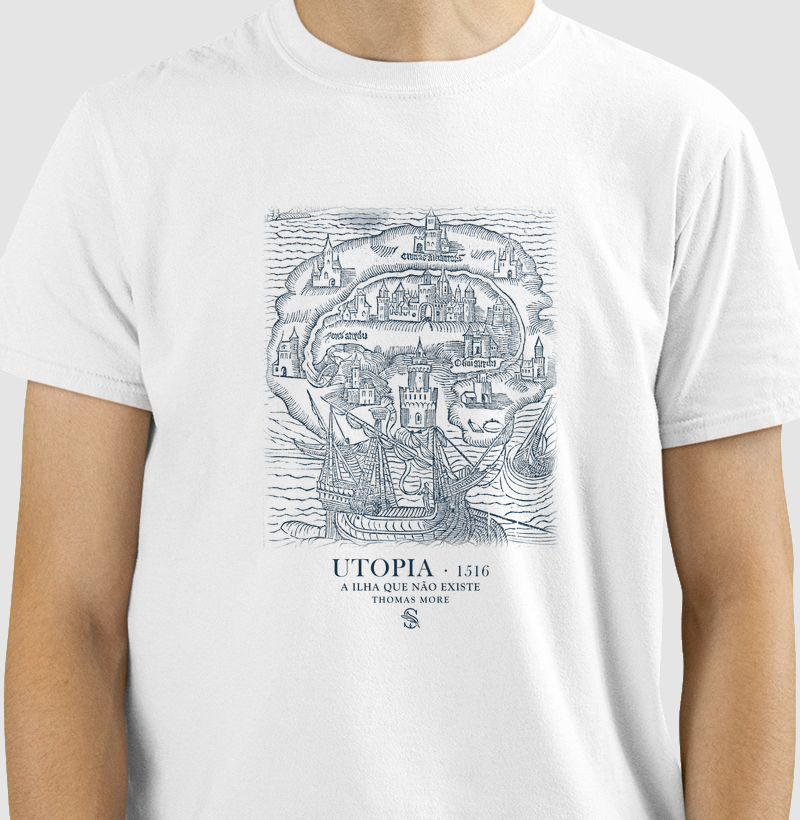 Camiseta branca Utopia 1516, com mapa ilustrado, apresentada em modelo vestido.
